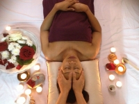 Hot Oil Massage ,Back, Shoulder &amp; Thai Head Massage (1hr 45 mins)